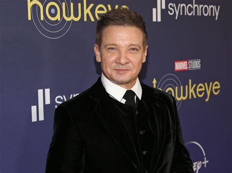 jeremy renner amputation|Jeremy Renner Snowplow Accident Taught Him Not to Squander。